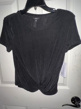Guess top NWT - small